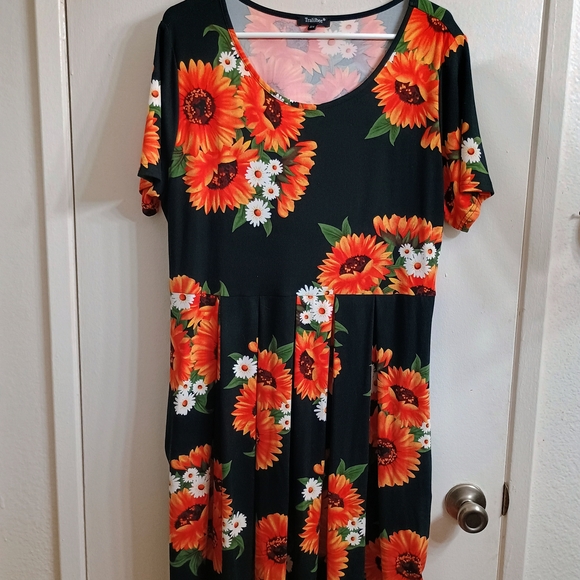 Tralilbee Size 2X Beautiful Sunflower Comfy Dress - Picture 1 of 4